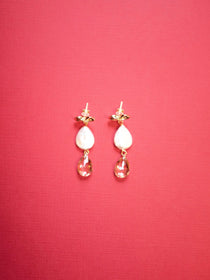 Flo Earrings – 18k gold plated bow with keshi pearl