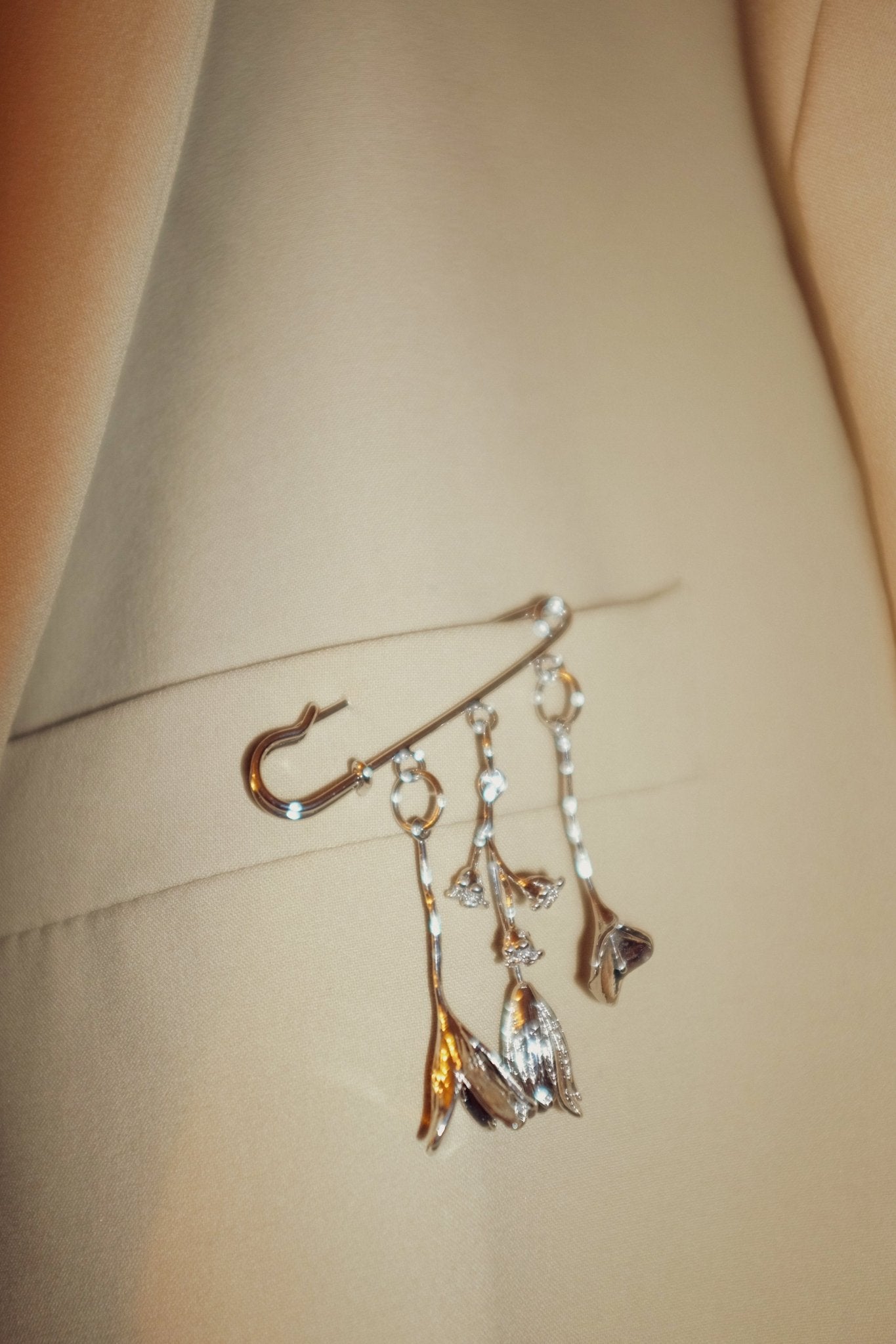 Flower stem broach - blóma!Goldblóma!BroachGold