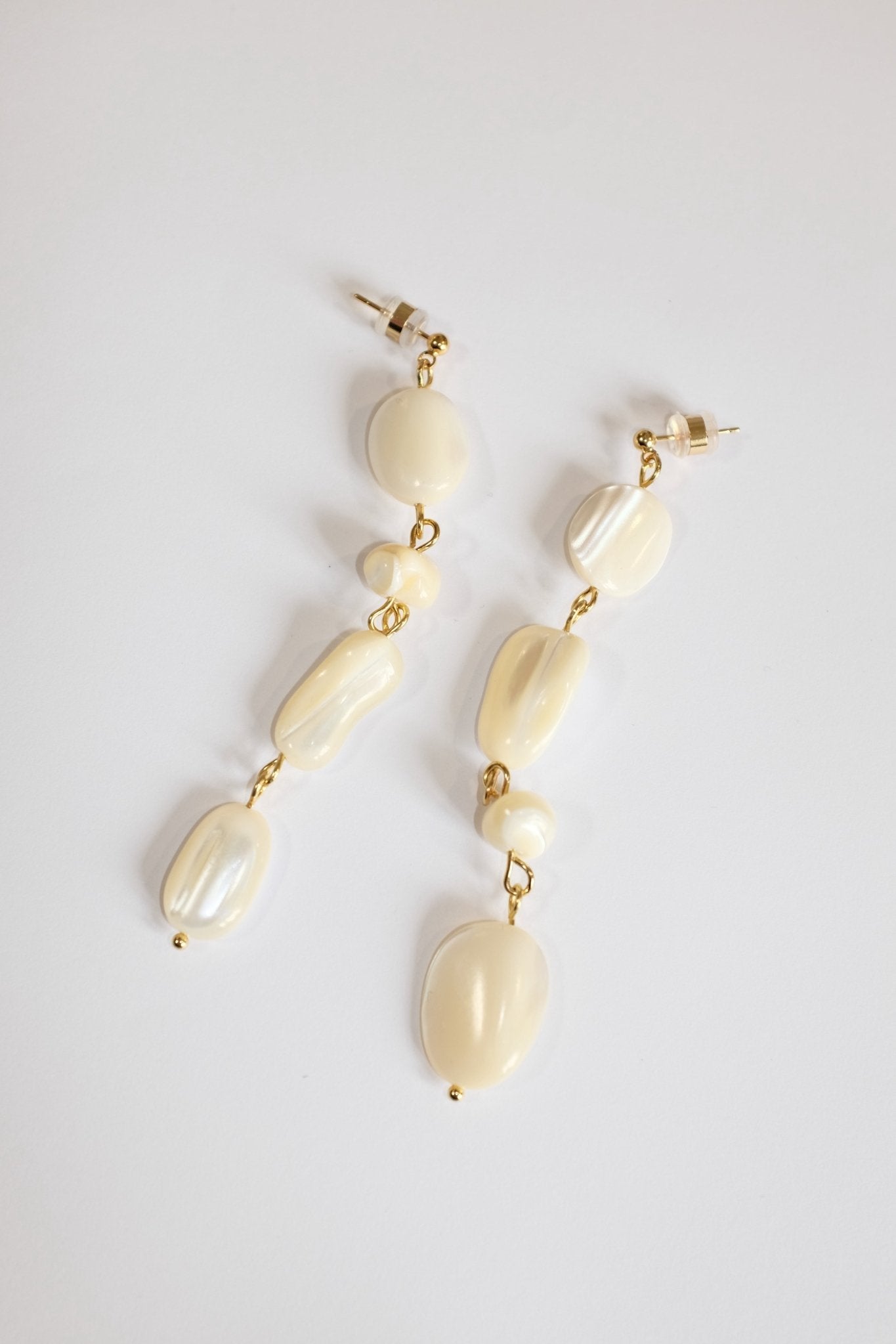 Sample Sale - 18 - shell bead drop earrings - blóma!blóma!Sample